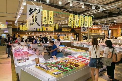 活気あふれる鮮魚市場
